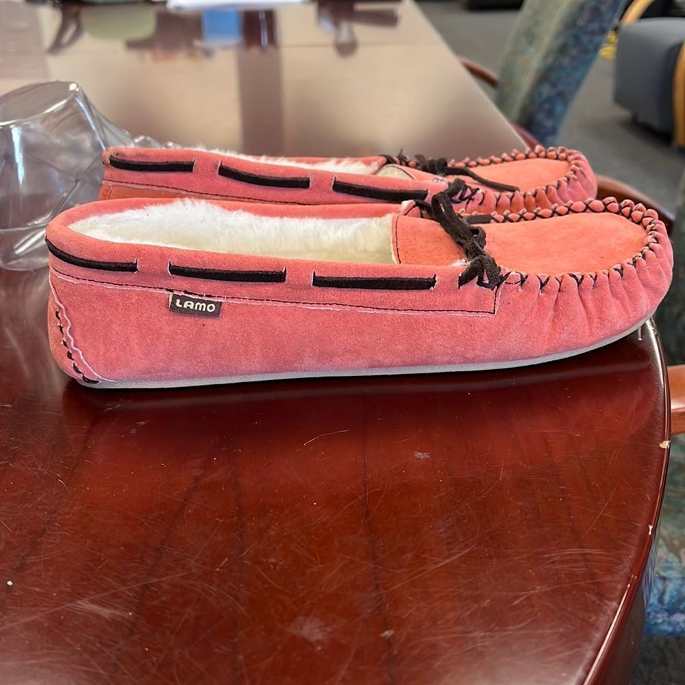 Lamo Pink Suede Lamb Slippers sz M 7-8 Usef